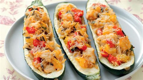 Calabacín relleno de pollo y pimientos de piquillo