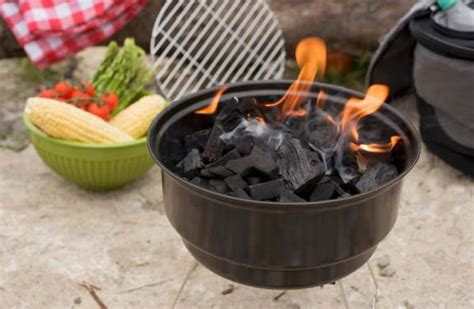 Carbón vegetal en una barbacoa