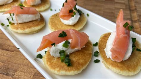 Tortitas de avena con queso de untar y salmón ahumado