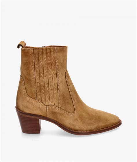 Colección de botines y botas ALPE en tonos cuero y taupe