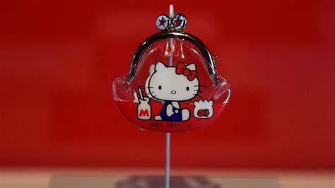 Primera aparición de Hello Kitty en un monedero de plástico