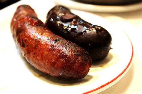 Chorizos y morcillas a la parrilla