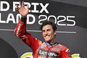 Marc Márquez celebrando una pole position en MotoGP