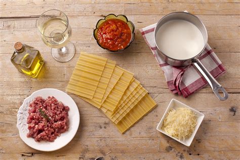 Ingredientes frescos para rellenos de lasaña