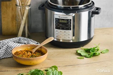 Olla multifunción cocinando alubias estofadas