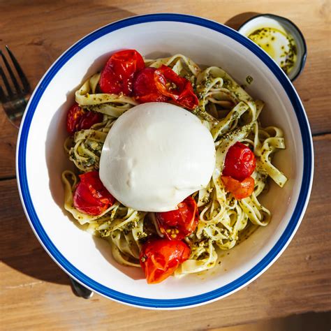 Espaguetis con burrata y queso raclette gratinado