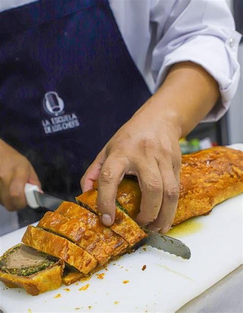 Proceso de envolvimiento del lomo en hojaldre