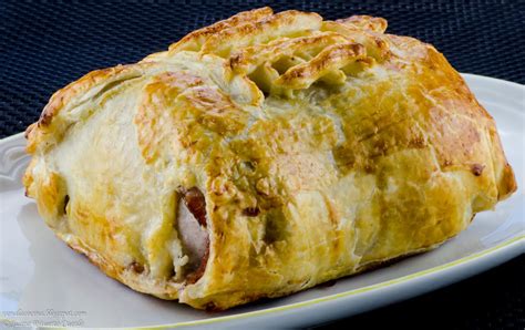 Plato terminado de lomo de cerdo envuelto en hojaldre