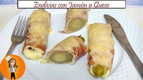 Endivias cocidas listas para envolver en jamón