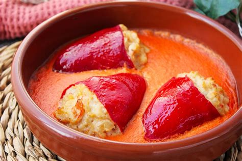 Pimientos del piquillo rellenos de salmón y langostinos