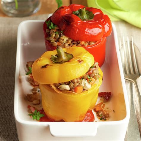 Pimientos asados rellenos de salmón y verduras