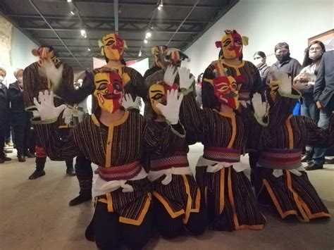 Exposición de obras de Alicia Guisado con la presencia de la familia real