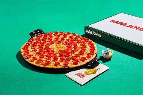 Empleado preparando pizza en Papa John's