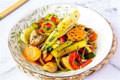 Variedad de verduras cortadas para chop suey