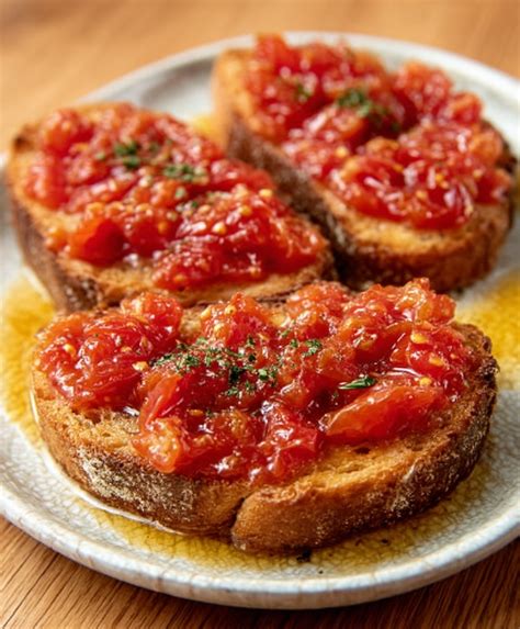 Pan tostado con tomate y orégano