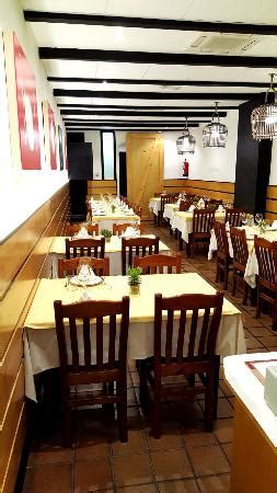 Interior acogedor del Restaurante La Casuca en Ciudad Real