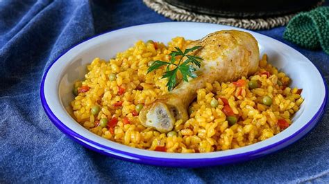 Ingredientes para arroz amarillo con pollo