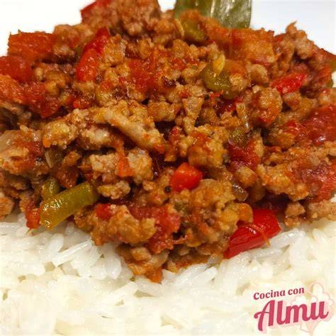Ingredientes principales para arroz con carne picada