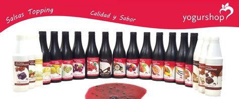 Variedad de siropes y toppings para postres