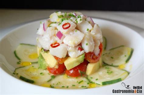 Ceviche de merluza con presentación en tarrinitas