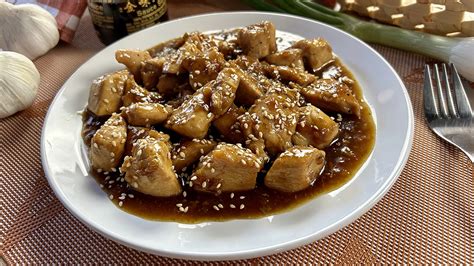 Pollo con salsa de soja en sartén