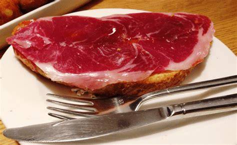 Pan tumaca recién preparado con jamón ibérico
