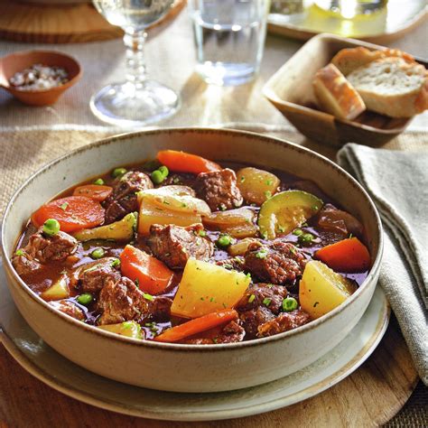 Plato de estofado de ternera con verduras