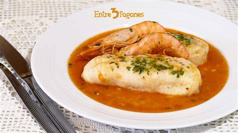 Merluza con gambas en salsa