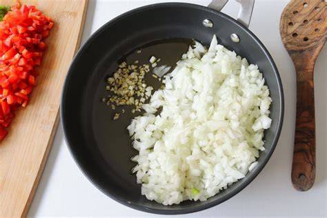 Sofrito de ajo y cebolla para pescado