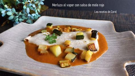 Merluza emplatada con salsa de mole