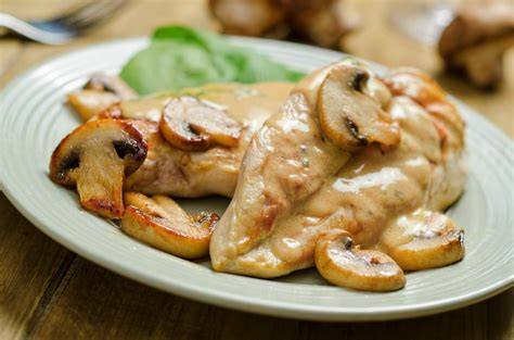 Pechugas de pollo con champiñones y tomates cherry