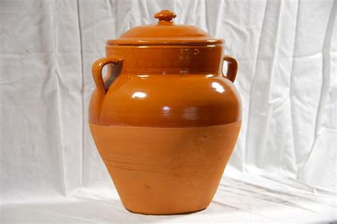 tinaja de barro artesanal tradicional