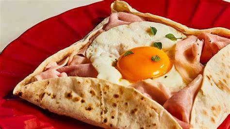 Pizza cuadrada con tortilla Bimbo y huevo frito