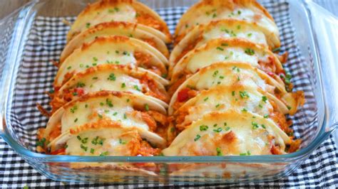 Tacos de pollo y queso al horno
