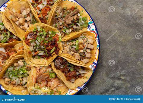 Variedad de tacos mexicanos