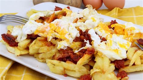 Huevos revueltos con chorizo y patatas