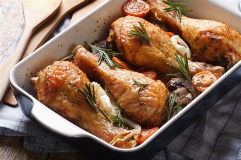 Bandeja de horno con jamoncitos de pollo y verduras