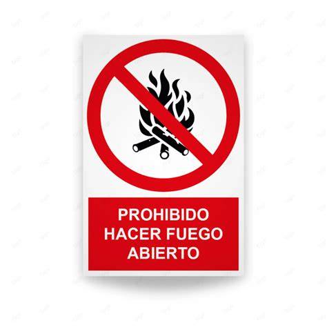 Señal de prohibición de hacer fuego en zonas boscosas
