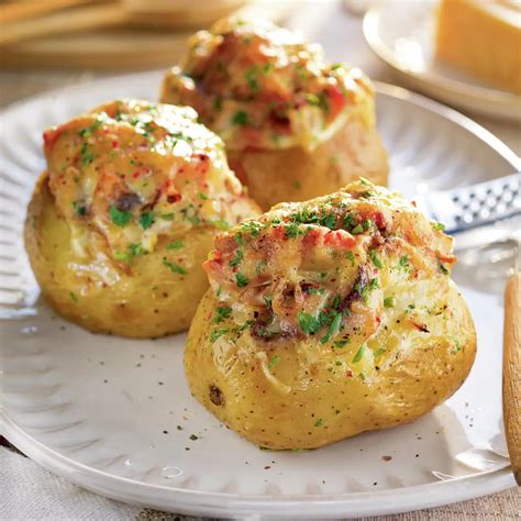 Patatas rellenas de pollo y aguacate