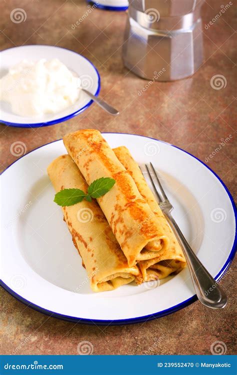 plato de crepes rellenos