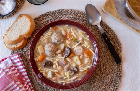 Plato de Olla Aranesa servido en un cuenco rústico
