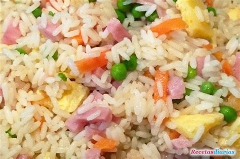 Imagen de los ingredientes del arroz tres delicias