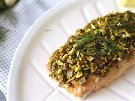Salmón en costra de pistachos y nueces