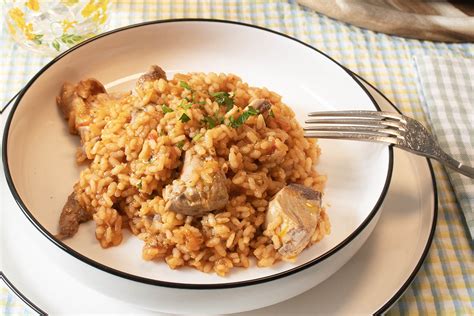 Arroz meloso con bonito fresco del norte