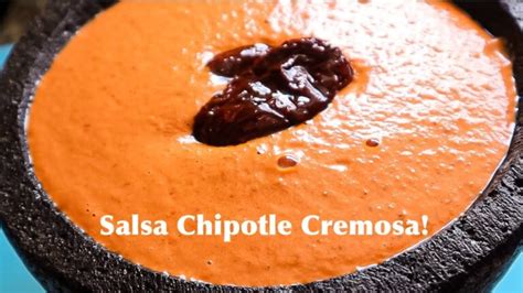 Ingredientes para la salsa de chipotle: crema, queso crema, chiles chipotles