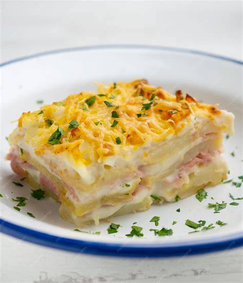 Lasaña de patata, jamón y queso