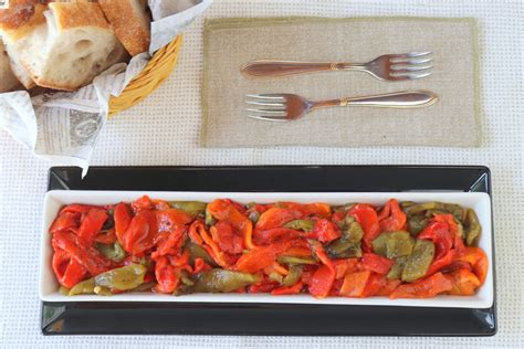 Plato de pimientos asados como guarnición