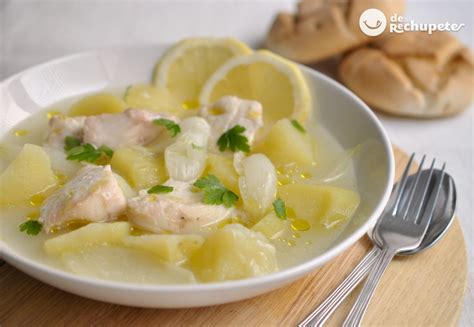 Pescadilla cocida con patatas y perejil