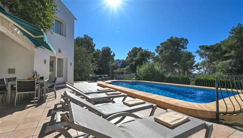 Casa rural en Teulada con piscina privada y jardín mediterráneo