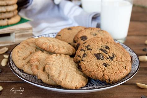 Galletas keto de crema de cacahuete y chocolate